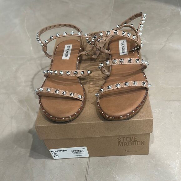 ☀️SALE☀️Steve Madden Tan Strappy Sandals with Studs - Picture 1 of 4